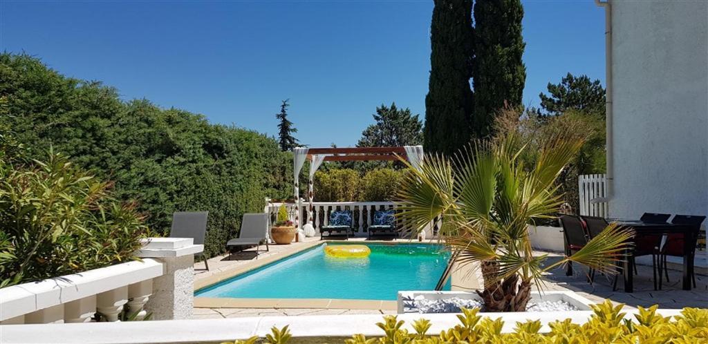 Villa T3 A 10' De Cassis - Piscine Privee Et Cuisine D'Ete Exterieure Carnoux-en-Provence المظهر الخارجي الصورة